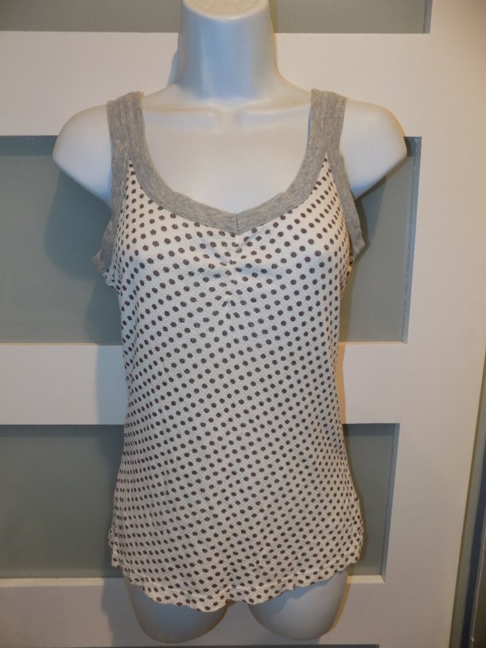 Gap Gray/Off White Wide Strap Stretch V-Neck Tank Top W/ Brown Polka Dot Size M